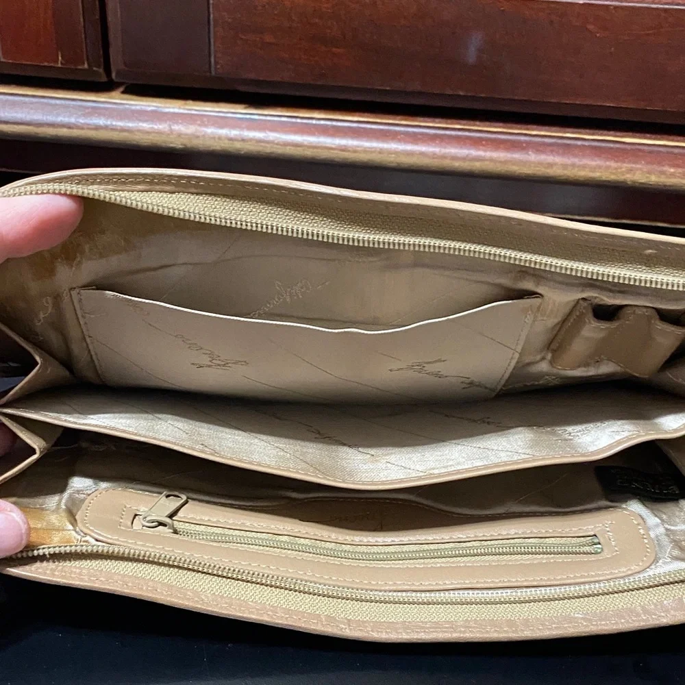 Vintage Bueno Tan Leather women’s Clutch purse
